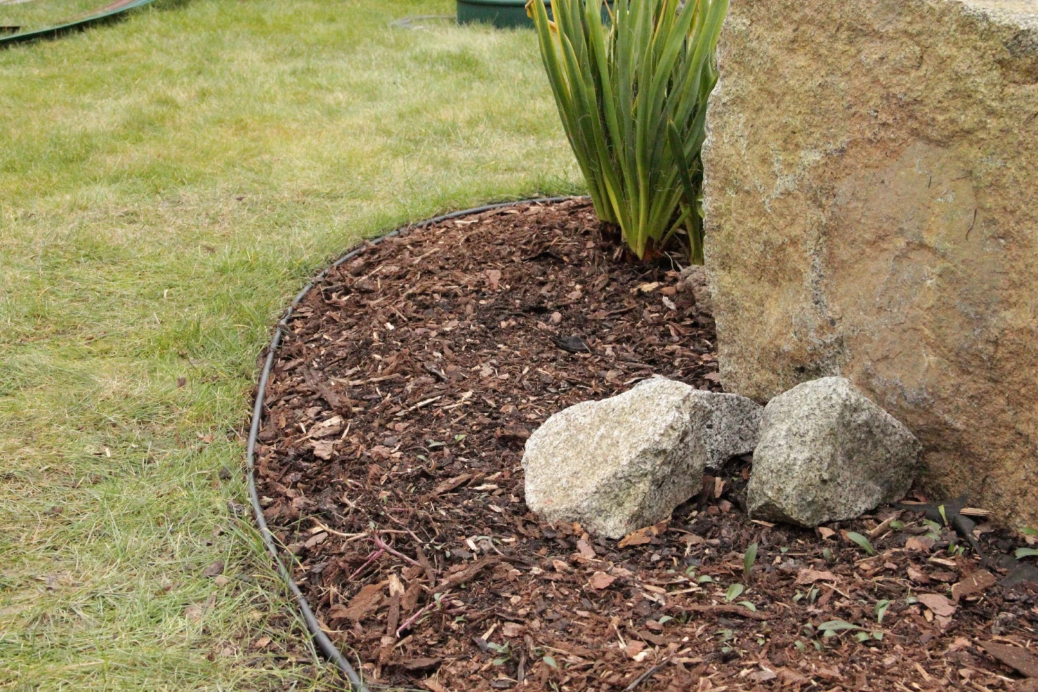 Bera Polyethylene (PE) Edging Roll (H)10cm (L)6m 4 Bera Polyethylene (PE) Edging Roll (H)10cm (L)6m - Image 2