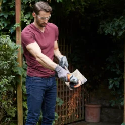 Black+Decker 710W 230V 115mm Corded Angle Grinder BEG010A5 -Hozelock Shop black decker 710w 230v 115mm corded angle grinder beg010a55035048712955 03i bq