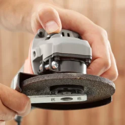 Black+Decker 710W 230V 115mm Corded Angle Grinder BEG010A5 -Hozelock Shop black decker 710w 230v 115mm corded angle grinder beg010a55035048712955 04i bq