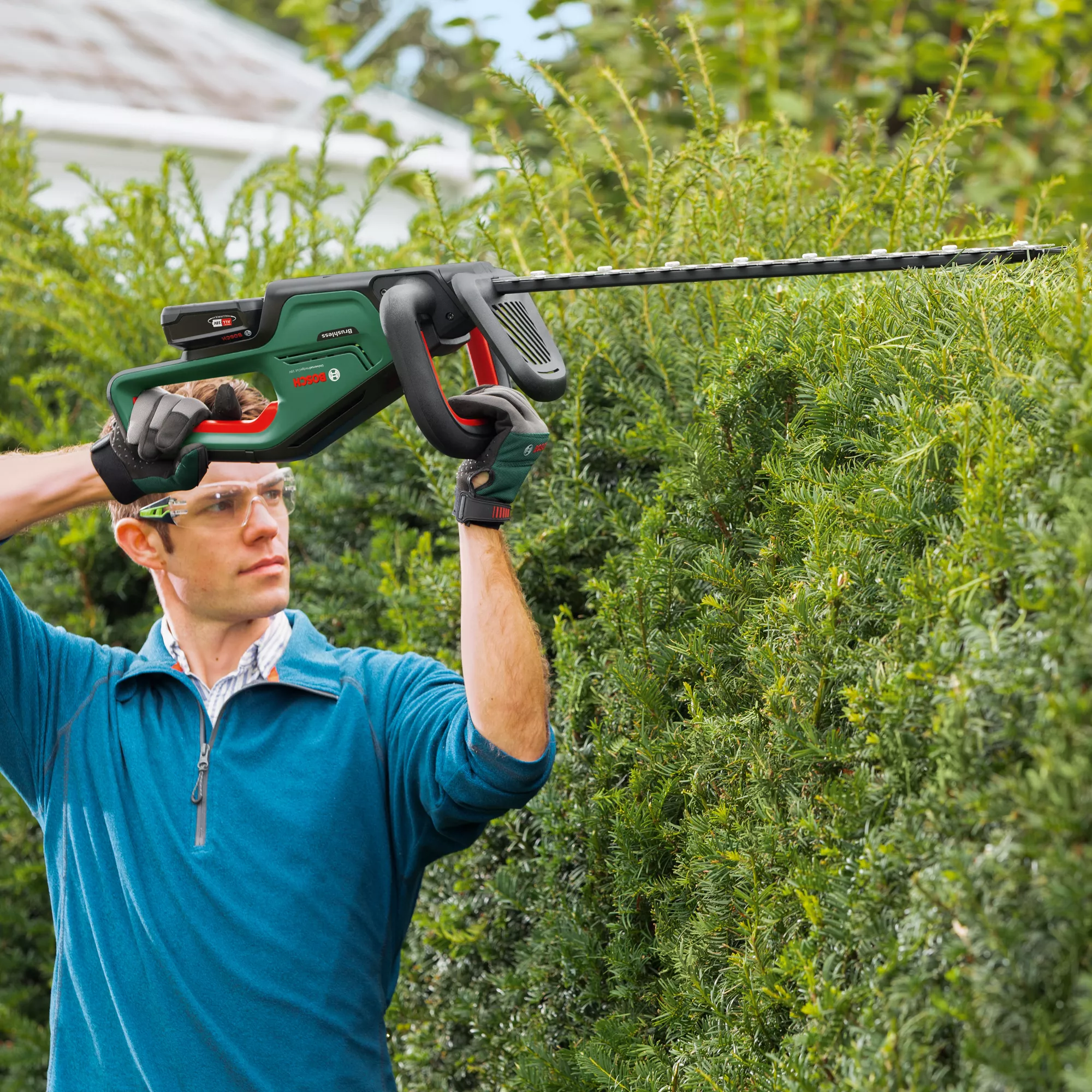 Bosch Power For All 18V 550mm UniversalHedgeCut 18-55 Cordless Hedge Trimmer 8 Bosch Power For All 18V 550mm UniversalHedgeCut 18-55 Cordless Hedge Trimmer - Image 6