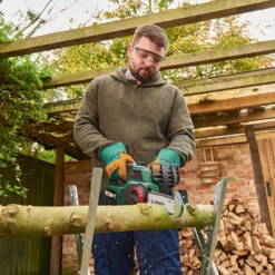 Bosch Power For All UniversalChain18 Cordless Chainsaw 11 Bosch Power For All UniversalChain18 Cordless Chainsaw -Hozelock Shop bosch power for all universalchain18 cordless chainsaw3165140925662 05bq