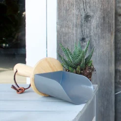 Burgon & Ball Steel Soil Scoop 7 Burgon & Ball Steel Soil Scoop -Hozelock Shop burgon ball steel soil scoop5019360014867 01i bq