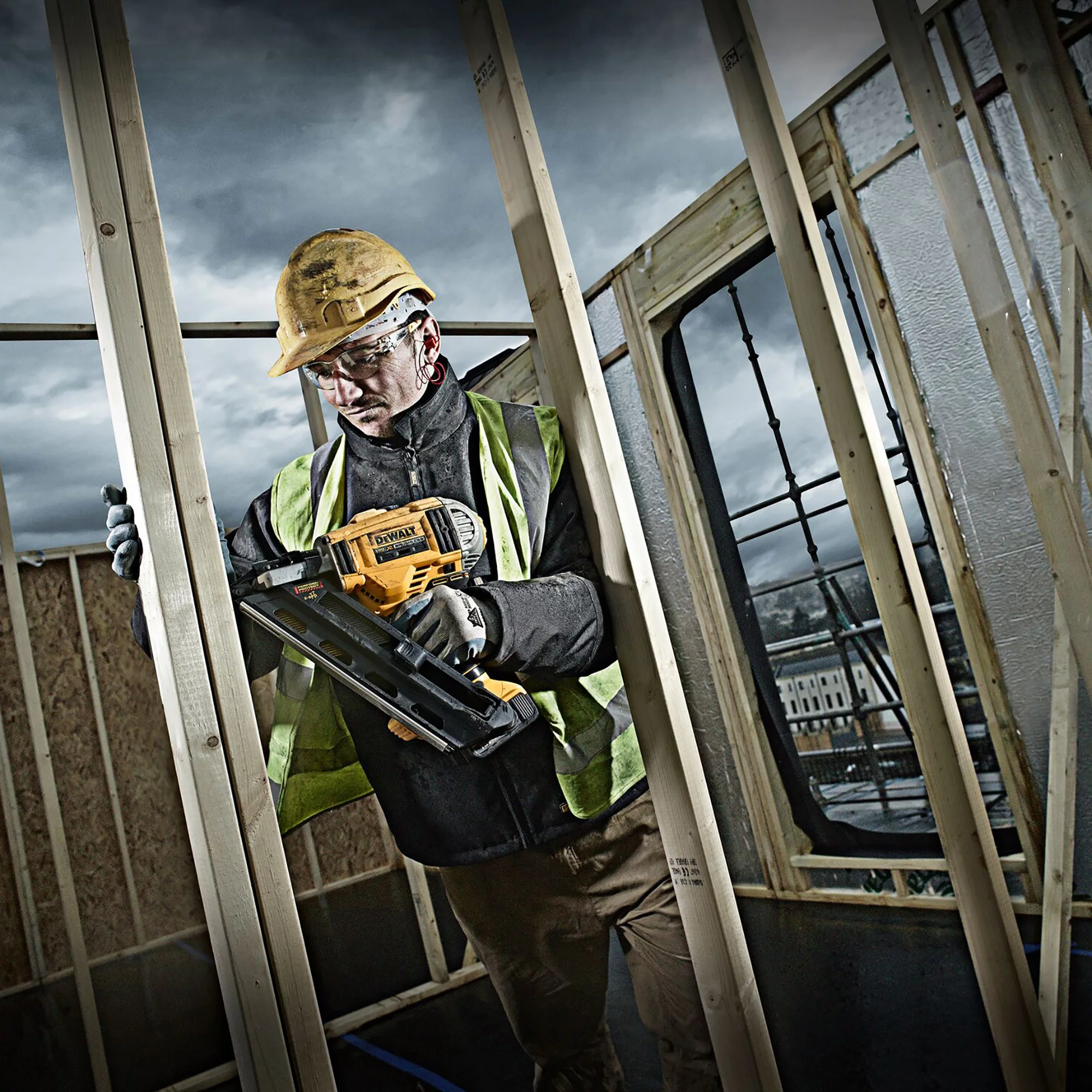 DeWalt 18V 90mm 2 X 5Ah Li-ion XR Cordless Angled Nailer DCN692P2-GB 10 DeWalt 18V 90mm 2 X 5Ah Li-ion XR Cordless Angled Nailer DCN692P2-GB - Image 8