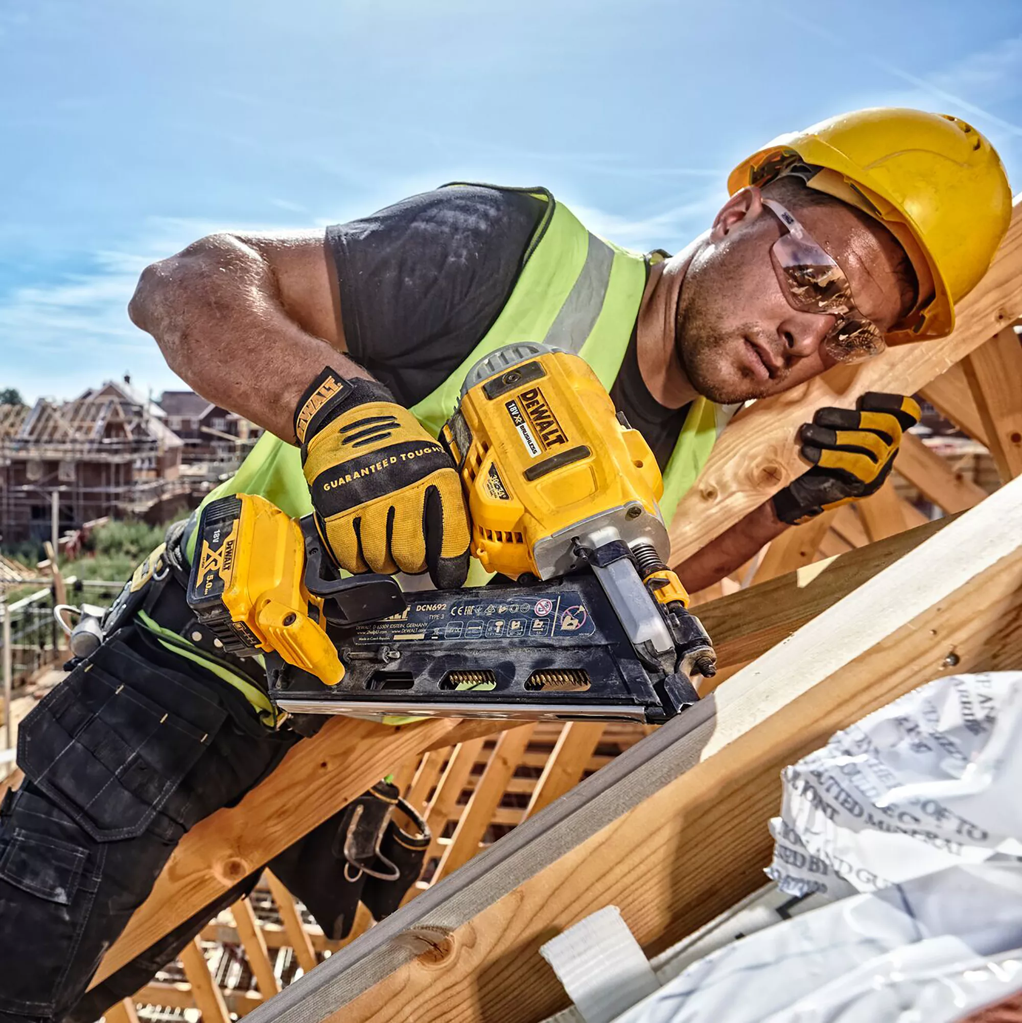 DeWalt 18V 90mm 2 X 5Ah Li-ion XR Cordless Angled Nailer DCN692P2-GB 13 DeWalt 18V 90mm 2 X 5Ah Li-ion XR Cordless Angled Nailer DCN692P2-GB - Image 11