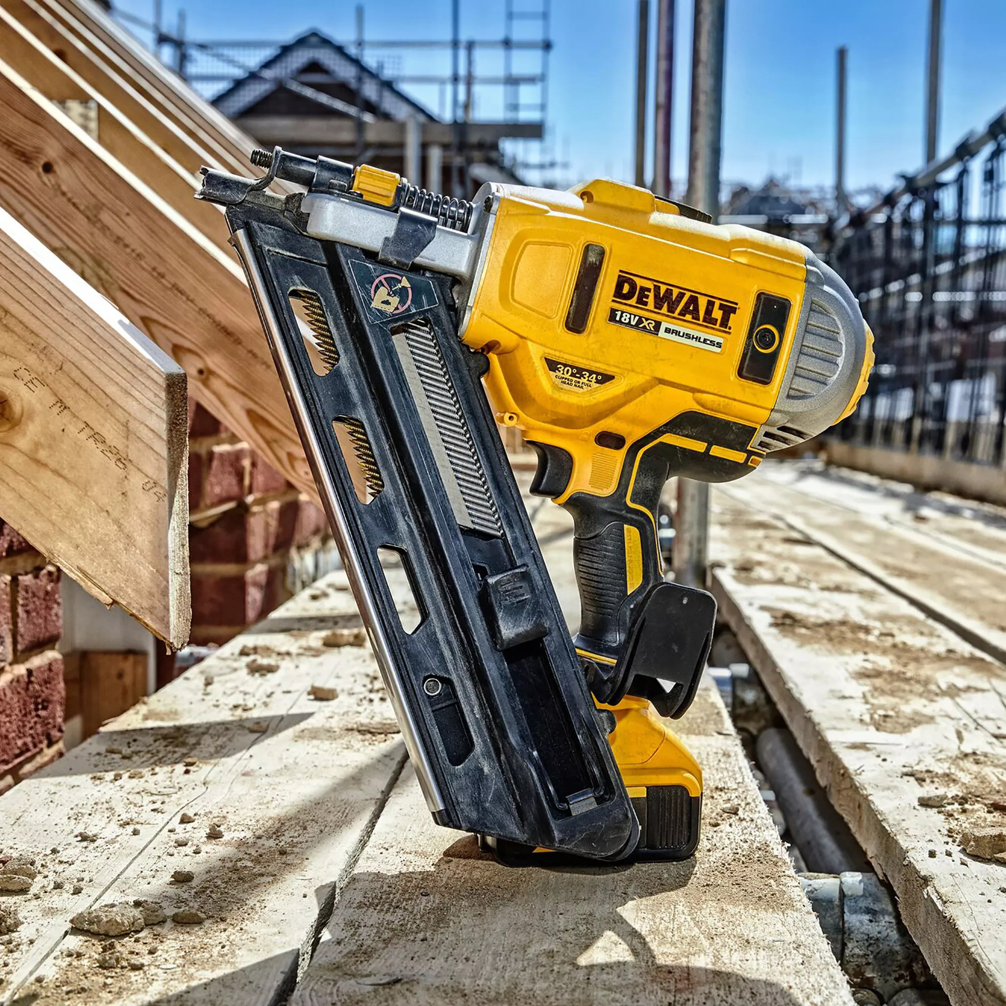 DeWalt 18V 90mm 2 X 5Ah Li-ion XR Cordless Angled Nailer DCN692P2-GB 14 DeWalt 18V 90mm 2 X 5Ah Li-ion XR Cordless Angled Nailer DCN692P2-GB - Image 12