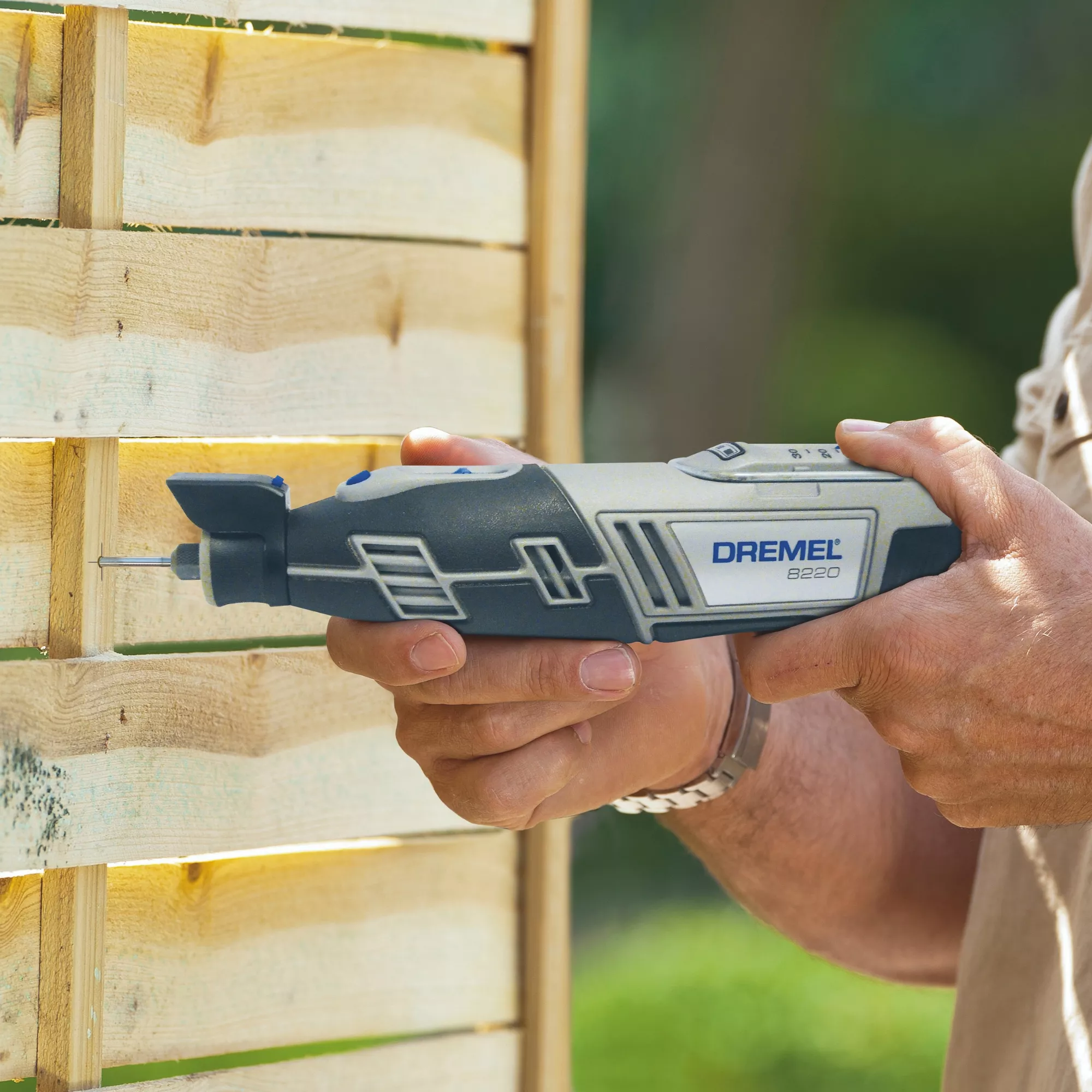 Dremel 12V Li-ion Brushed Cordless Multi Tool 8220 9 Dremel 12V Li-ion Brushed Cordless Multi Tool 8220 - Image 7