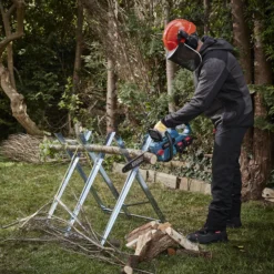 Erbauer ECSG18-Li 18V Cordless 300mm Chainsaw 16 Erbauer ECSG18-Li 18V Cordless 300mm Chainsaw -Hozelock Shop erbauer ecsg18 li 18v cordless 300mm chainsaw5059340463117 01i