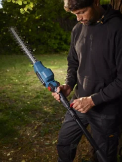 Erbauer Pole 18V 450mm EPHT18-Li - KIT Cordless Hedge Trimmer 21 Erbauer Pole 18V 450mm EPHT18-Li - KIT Cordless Hedge Trimmer -Hozelock Shop erbauer pole 18v 450mm epht18 li kit cordless hedge trimmer3663602418252 13i