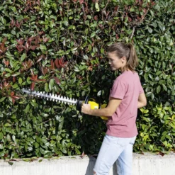 Kärcher 18V 500mm 14442420 Cordless Hedge Trimmer 17 Kärcher 18V 500mm 14442420 Cordless Hedge Trimmer -Hozelock Shop karcher 18v 500mm 14442420 cordless hedge trimmer4054278550442 02i bq
