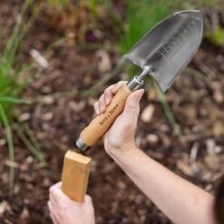 Kent & Stowe Hand Trowels Natural Trowel (H) 320mm X (W) 86mm -Hozelock Shop kent stowe hand trowels natural trowel h 320mm x w 86mm5024160000033 02i bq