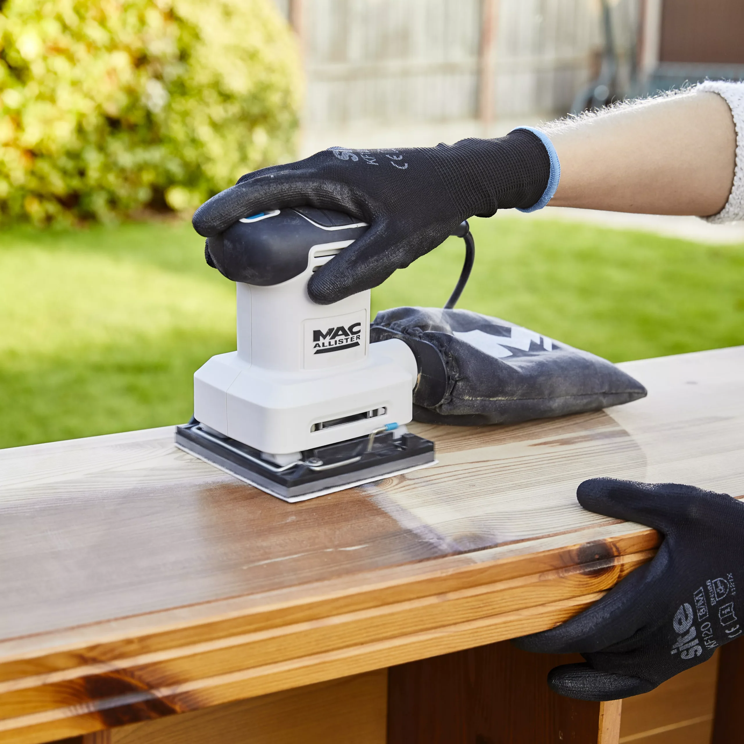 Mac Allister 220W 220-240V Corded 1/4 Sheet Sander MQSS220 4 Mac Allister 220W 220-240V Corded 1/4 Sheet Sander MQSS220 - Image 2