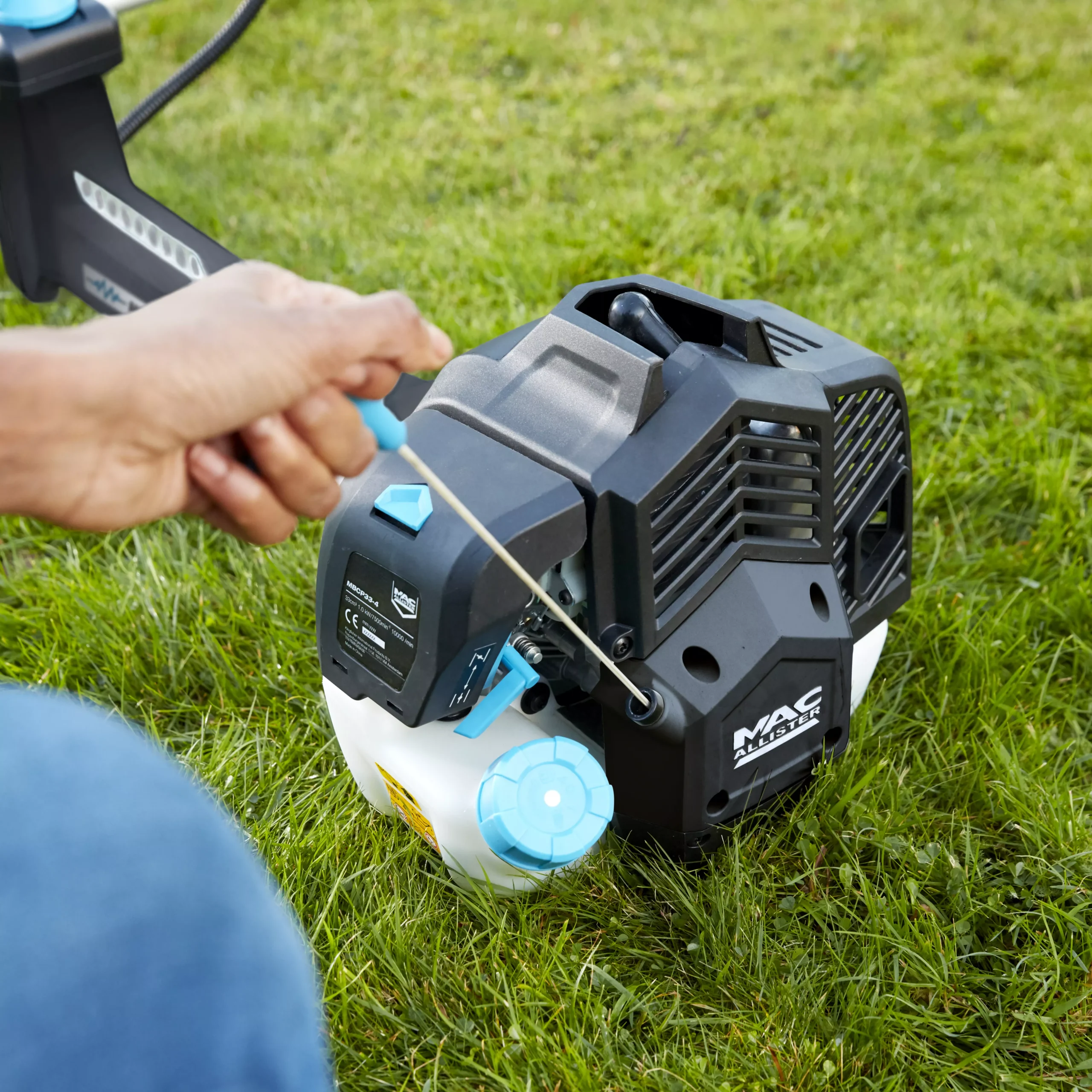 Mac Allister 33cc Petrol MBCP33-4 Brushcutter 11 Mac Allister 33cc Petrol MBCP33-4 Brushcutter - Image 9