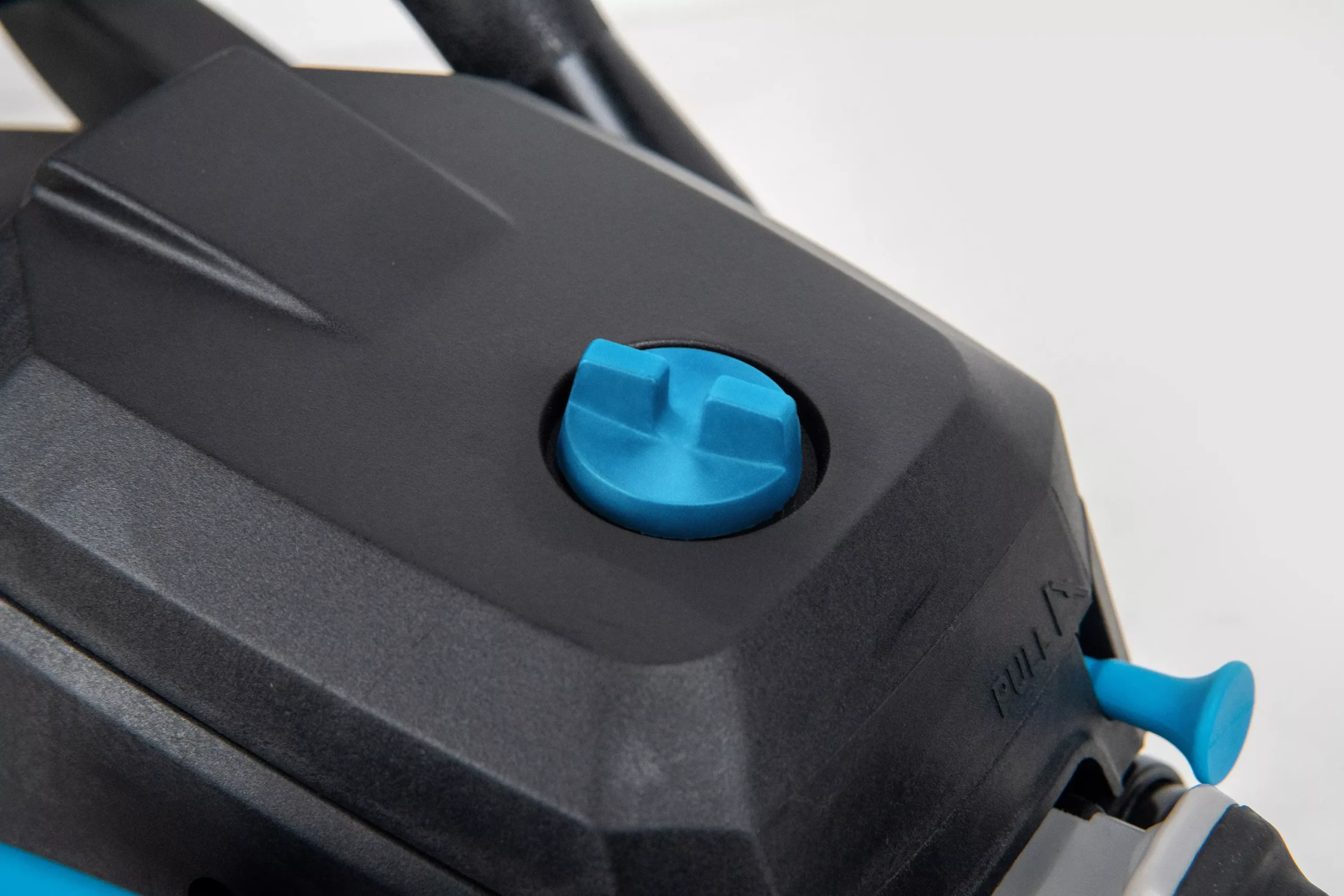 Mac Allister MCSWP40-2 400mm Petrol Chainsaw 9 Mac Allister MCSWP40-2 400mm Petrol Chainsaw - Image 7