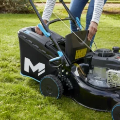 Mac Allister MLMP300H40 125cc Petrol Rotary Lawnmower -Hozelock Shop mac allister mlmp300h40 125cc petrol rotary lawnmower5059340124537 03i