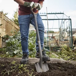 Magnusson Square Digging Spade -Hozelock Shop magnusson square digging spade5059340086668 01i