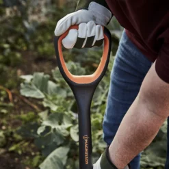 Magnusson Square Digging Spade -Hozelock Shop magnusson square digging spade5059340086668 03i